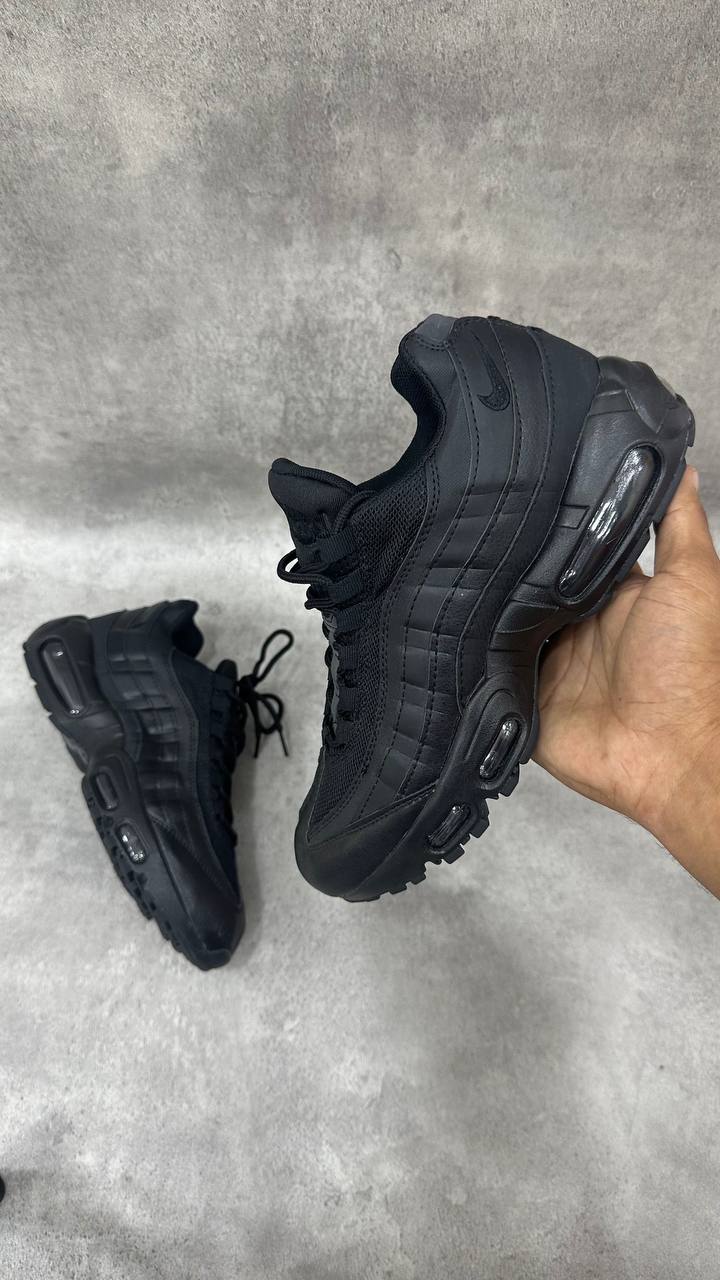 Nike Air Max 95 Essential Triple Black
