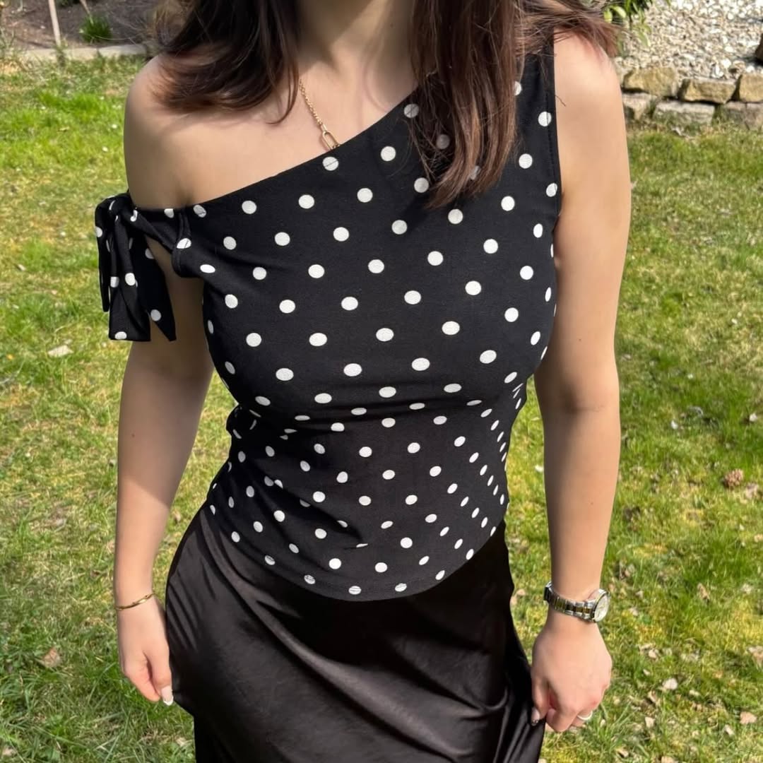Polka Dot One-Sholder top