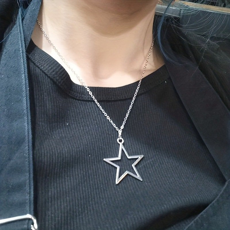 Star Outline Choker Necklace