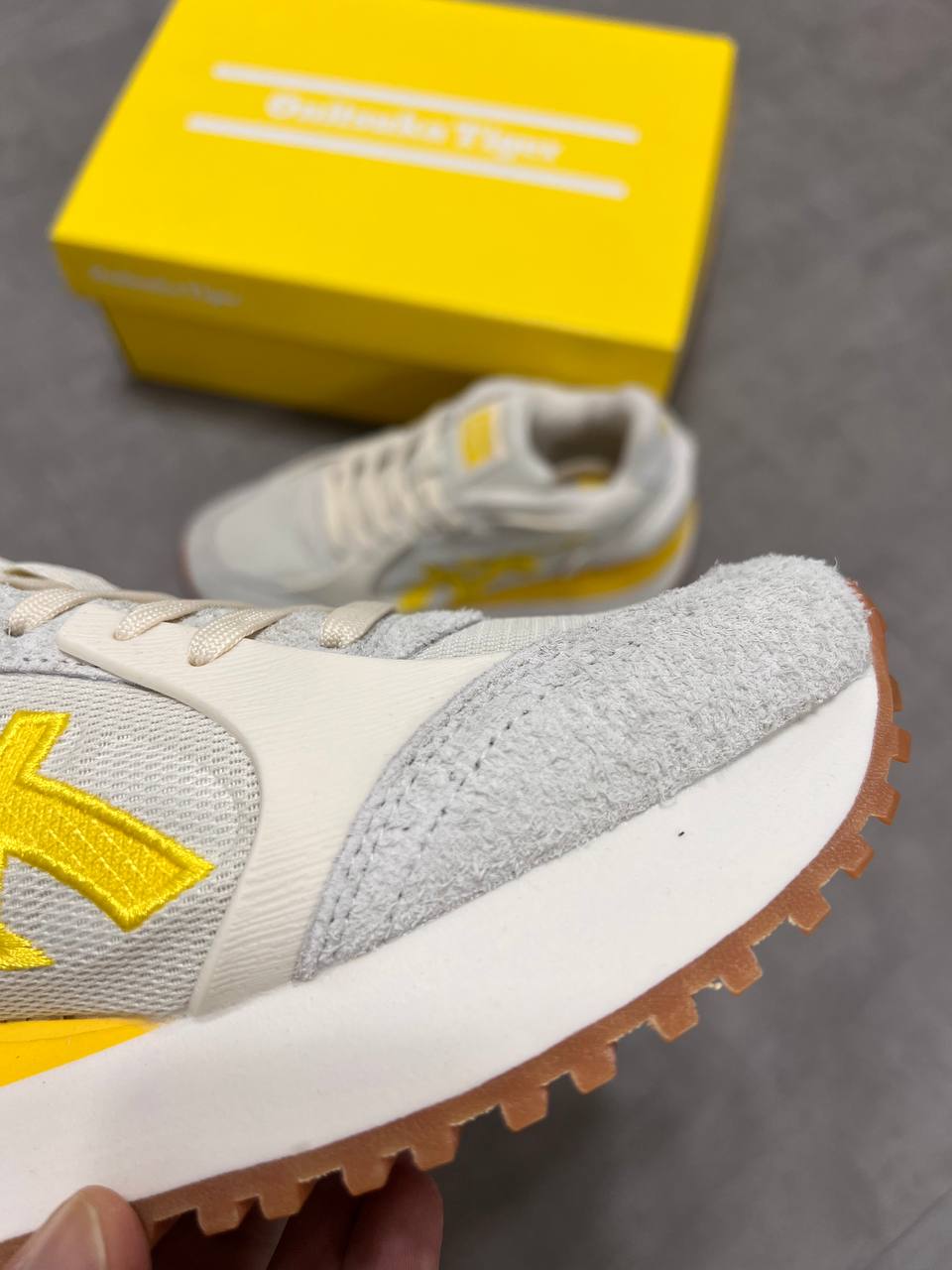 Onitsuka Tiger Moage CO Mineral Beige Vibrant Yellow