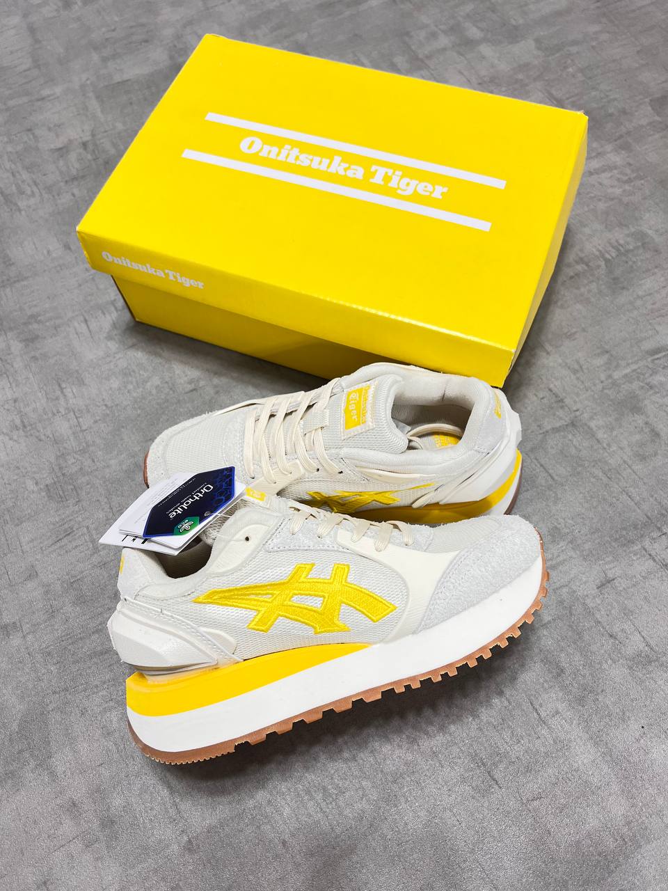 Onitsuka Tiger Moage CO Mineral Beige Vibrant Yellow